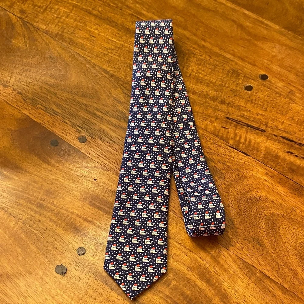Vineyard Vines Santa Whale Navy and Red Patterned Tie